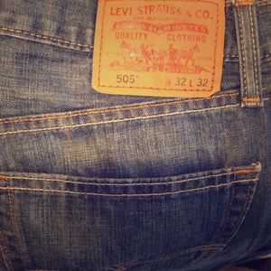 Worn once Levi’s 505’s 32x32
